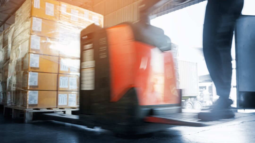 Urgencies and last-minute changes: when speed with experience beats technology