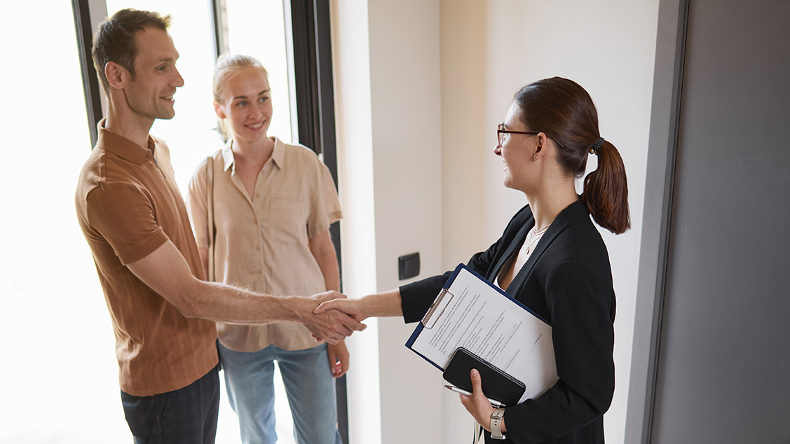 Custom sugar sachets for estate agents: winning clients over coffee